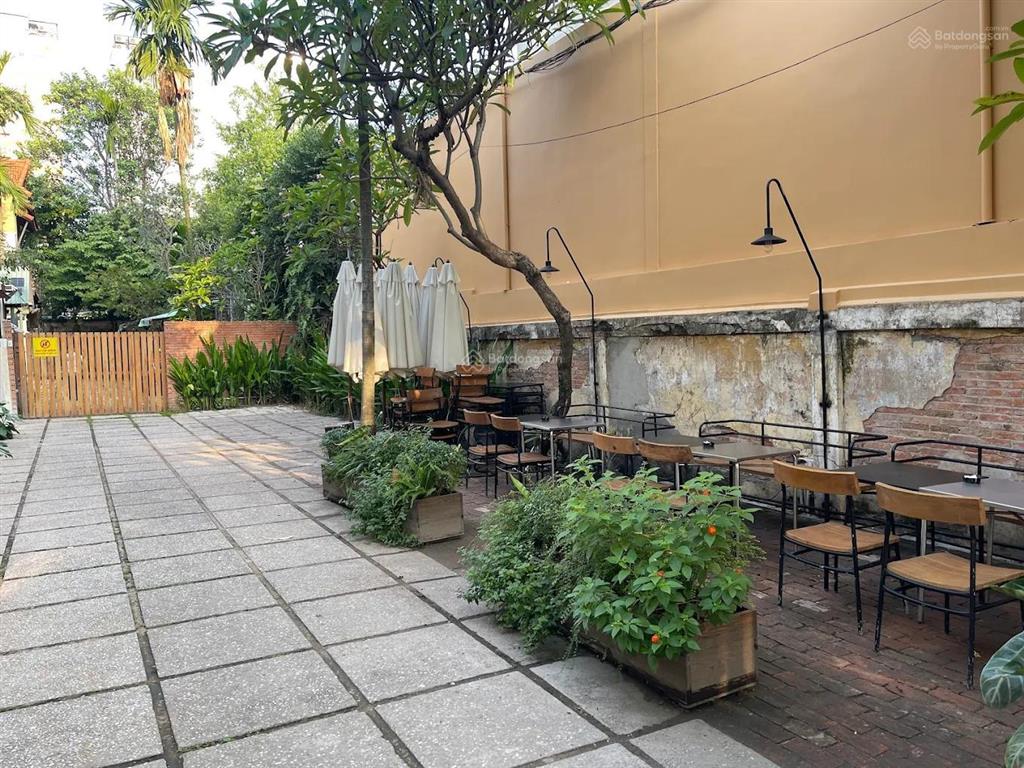 Cho thuê biệt thự lớn  quận 3 (935m2 đất) không gian chill sân vườn