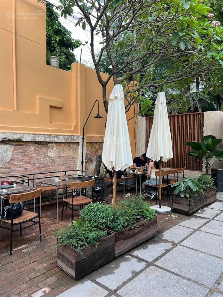 Cho thuê biệt thự lớn  quận 3 (935m2 đất) không gian chill sân vườn