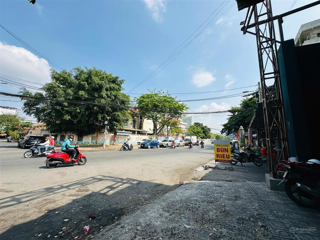 Cho thuê nhà mt nguyễn gia trí (dt 10x 16m 2 tầng) bình thạnh
