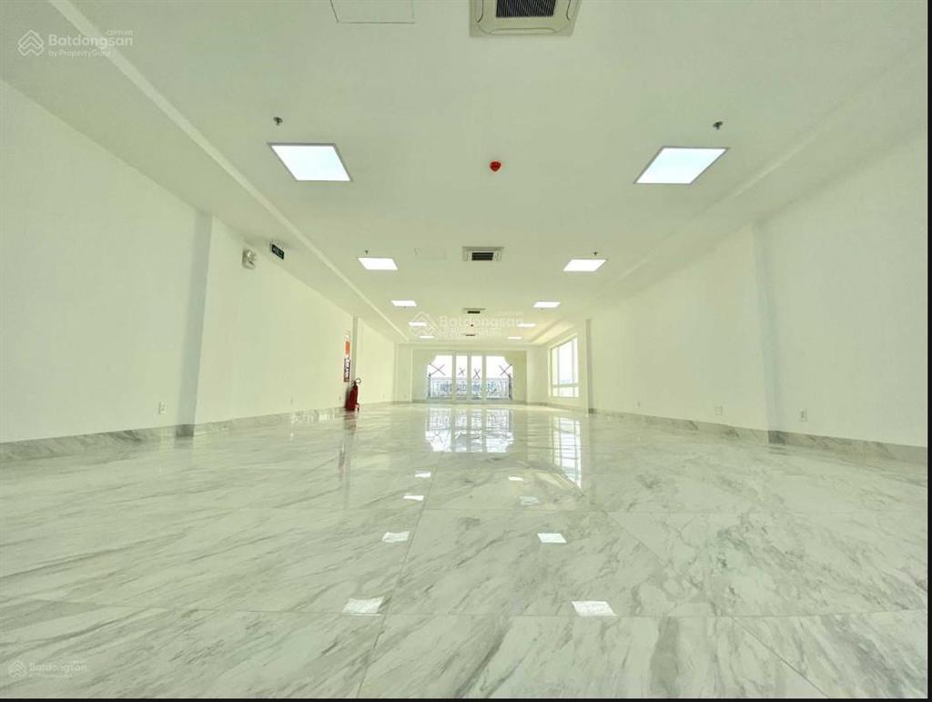 Cho thuê nhà mt nguyễn trãi  quận 1 gần ngã 6 phù đổng