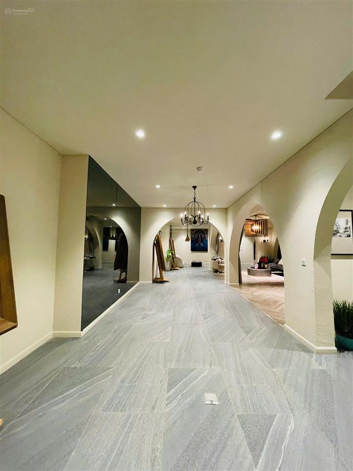 Cho thuê nhà  179 lý chính thắng, võ thị sáu, quận 3  500m2 sử dụng (trống suốt)