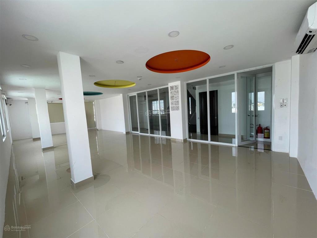 Cho thuê building hầm 7t (12x20m)  trần nhật duật, tân định, quận 1