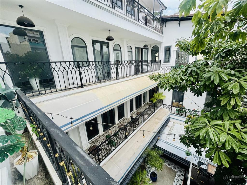 Cho thuê biệt thự  64 hồ biểu chánh, phú nhuận  25x15m (trệt 3l  sân rộng)