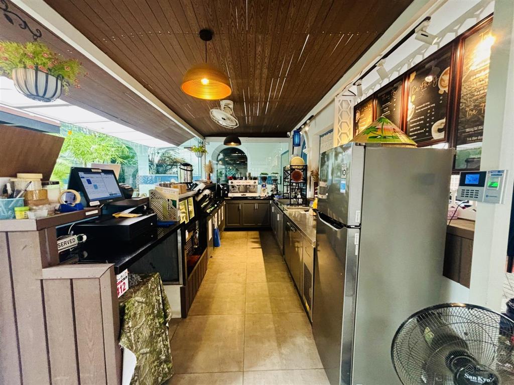 Cho thuê biệt thự  64 hồ biểu chánh, phú nhuận  25x15m (trệt 3l  sân rộng)