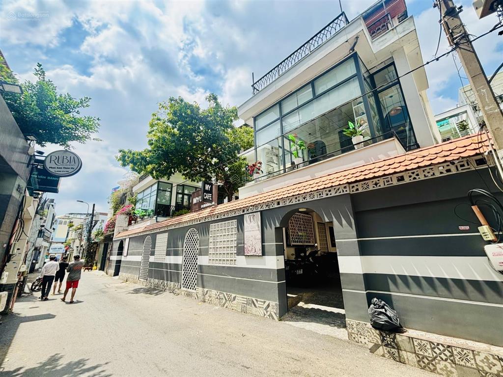 Cho thuê biệt thự  64 hồ biểu chánh, phú nhuận  25x15m (trệt 3l  sân rộng)