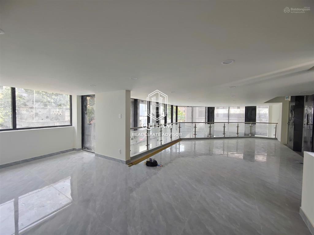 Building góc 2mt  ung văn khiêm, bình thạnh (700m2 sàn)