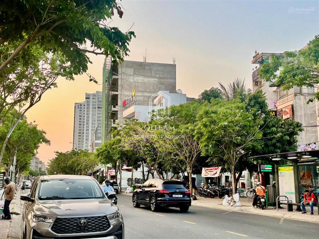 Biệt thự  góc 2mt thảo điền, quận 2 (đoạn ngay xuân thủy)