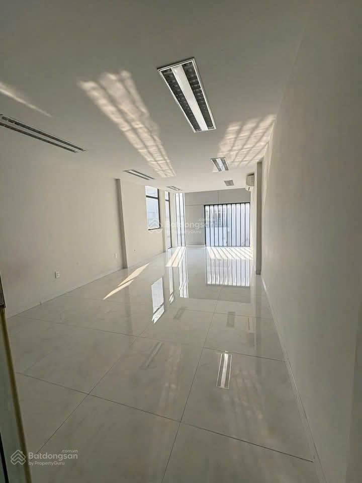 Cho thuê nhà  mặt tiền trần quang diệu, quận 3 (4x25m  4 tầng  thang máy)