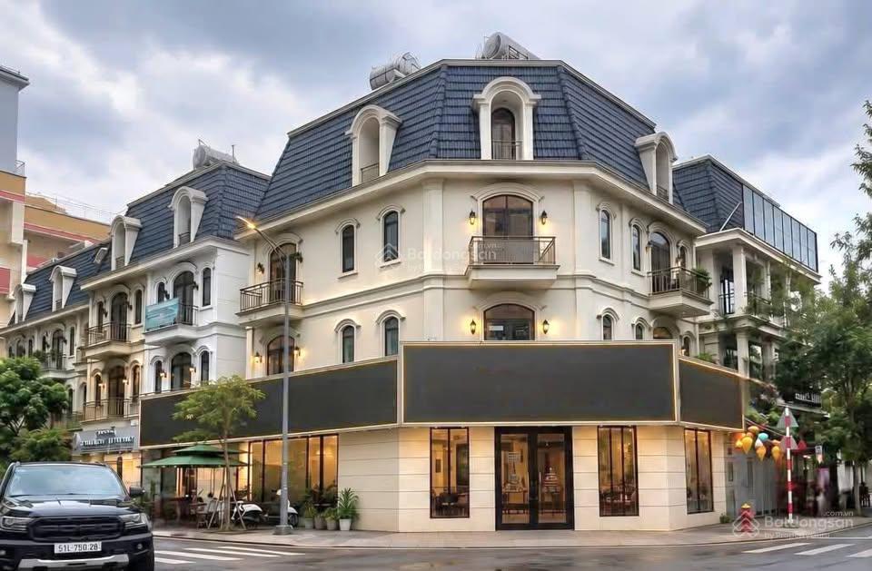 Cho thuê shop house góc 2mt  chung cư hà đô, quận 10