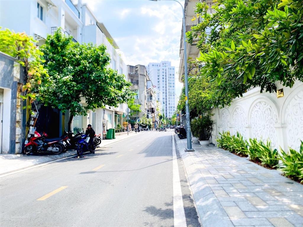 Cho thuê nhà mt (15x20m)  trung tâm quận 1