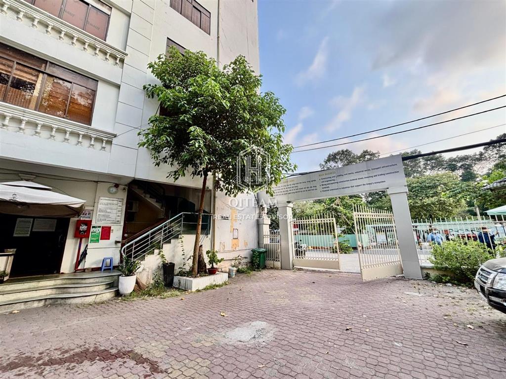 Tòa nhà  bến thành, q1 (10x15m  trệt 4 lầu  thang máy)