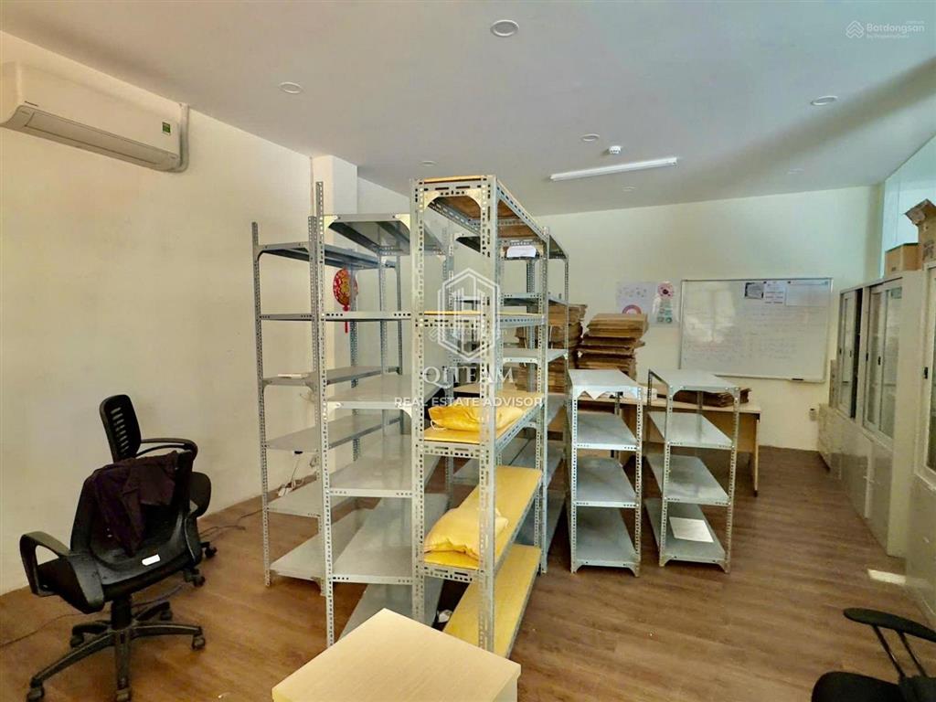 Tòa nhà  bến thành, q1 (10x15m  trệt 4 lầu  thang máy)