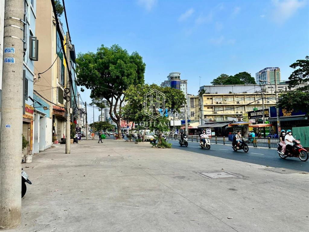 Tòa nhà  bến thành, q1 (10x15m  trệt 4 lầu  thang máy)