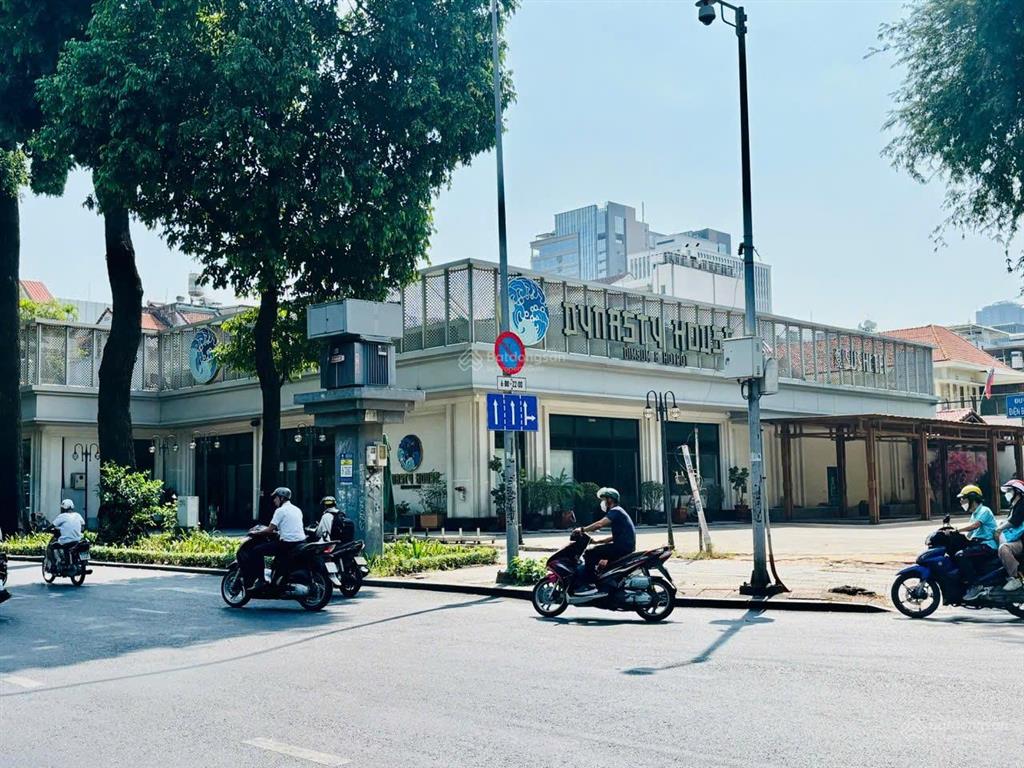Cho thuê góc 2mt  phùng khắc khoan, quận 1 (2200m2 sử dụng)