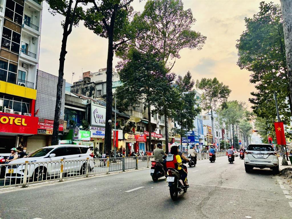 Cho thuê  mt trần hưng đạo, quận 5 (600 m² sàn) chỉ 80 triệu/tháng