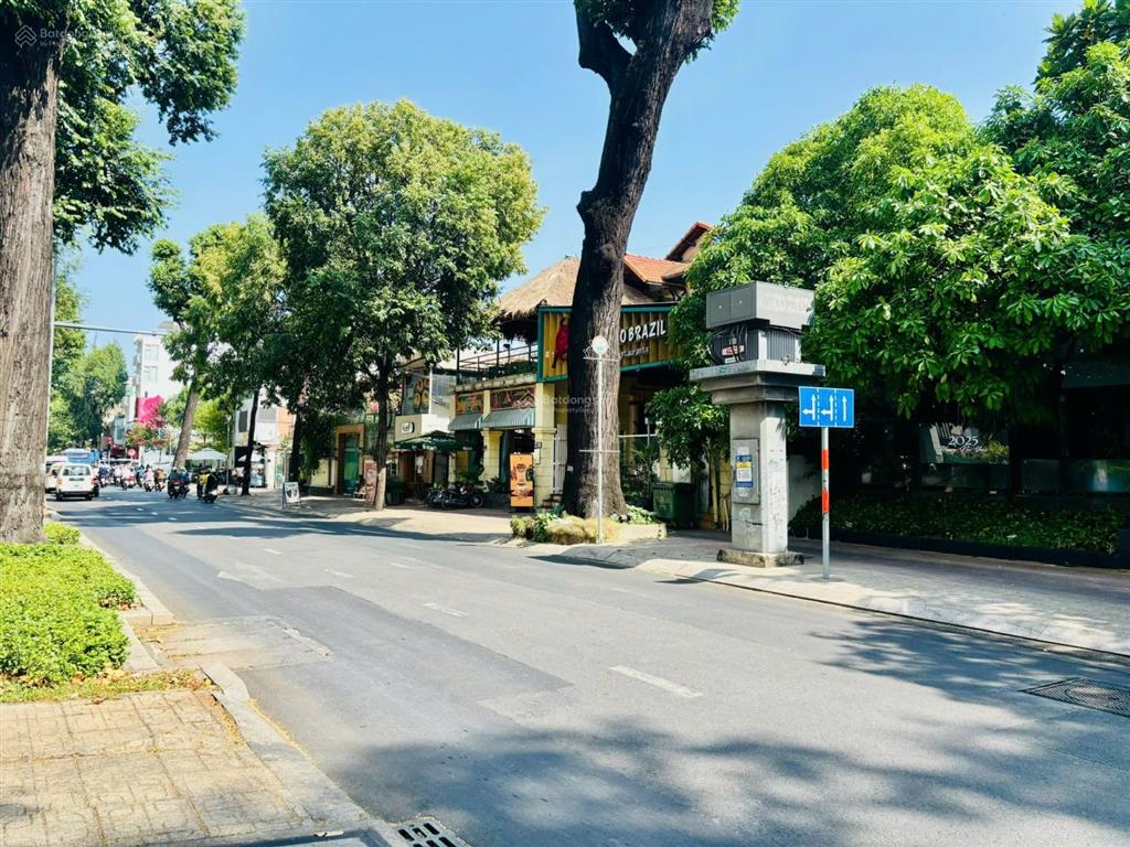 Nhà hàng sân vườn (cho thuê) quận 3  23x27m (hầm, 2 tầng, st)