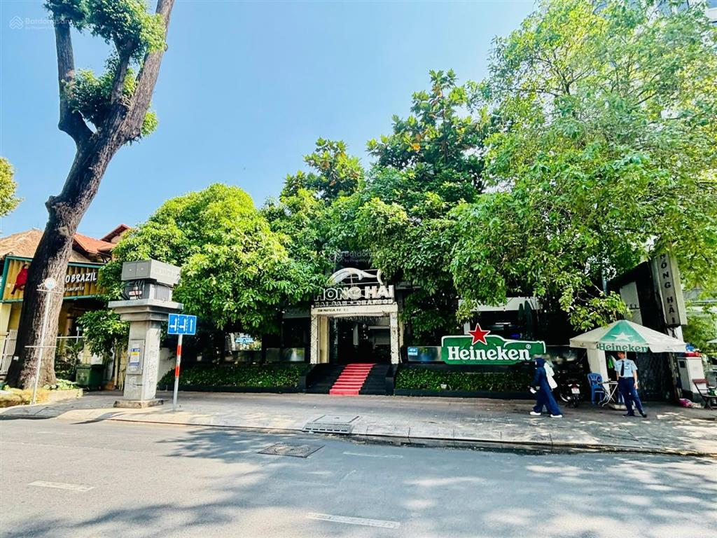 Nhà hàng sân vườn (cho thuê) quận 3  23x27m (hầm, 2 tầng, st)