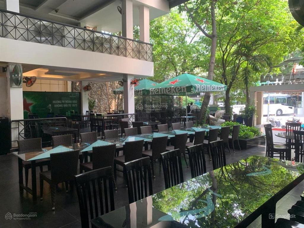 Nhà hàng sân vườn (cho thuê) quận 3  23x27m (hầm, 2 tầng, st)