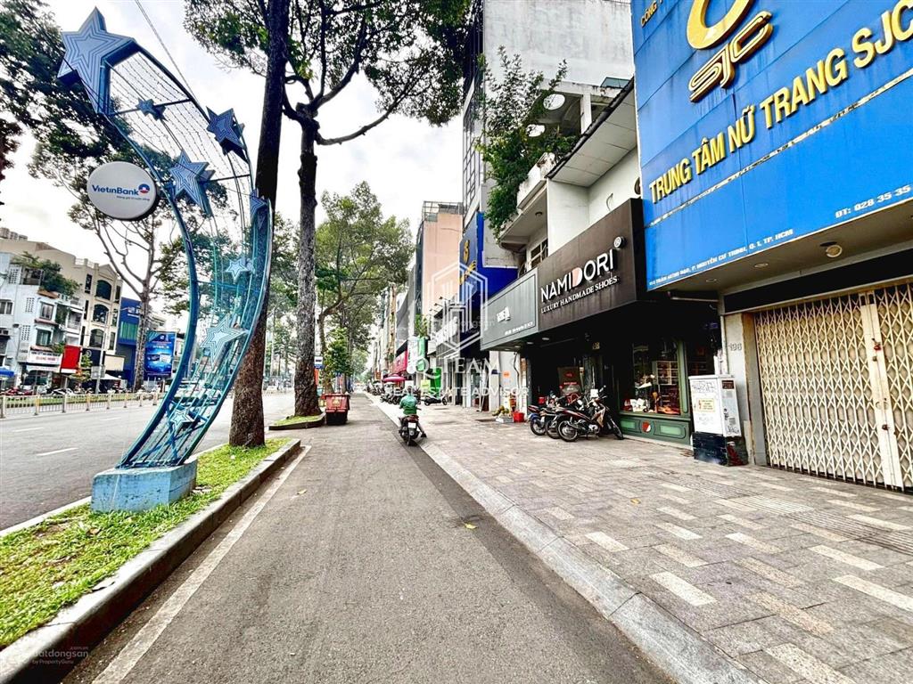 Cho thuê mt trần hưng đạo, quận 1 (đoạn gần ks pullman)  ngang 8m