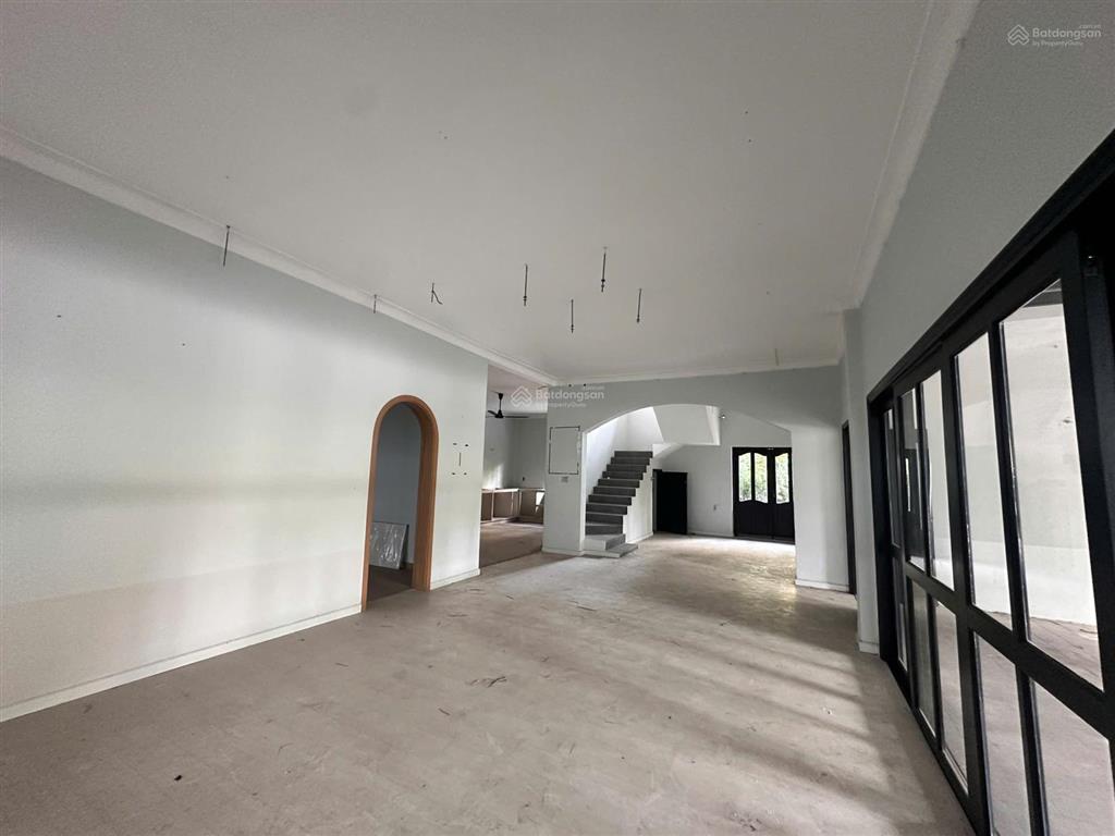 Cho thuê nhà sân vườn khu thảo điền, quận 2 (30x32m  hơn 1000m2 sử dụng)