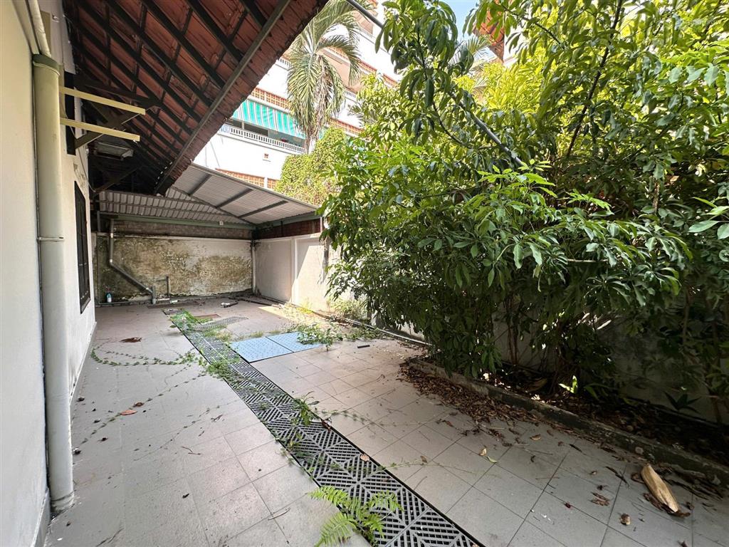 Cho thuê nhà sân vườn khu thảo điền, quận 2 (30x32m  hơn 1000m2 sử dụng)