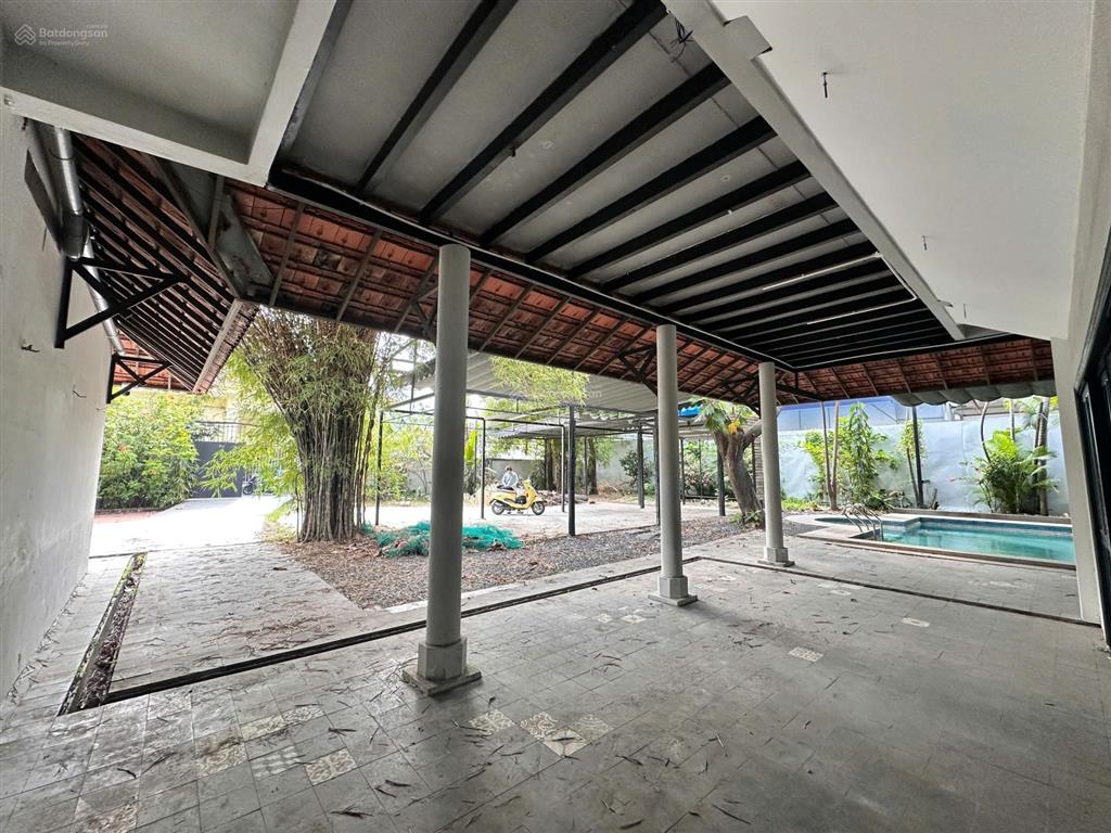Cho thuê nhà sân vườn khu thảo điền, quận 2 (30x32m  hơn 1000m2 sử dụng)