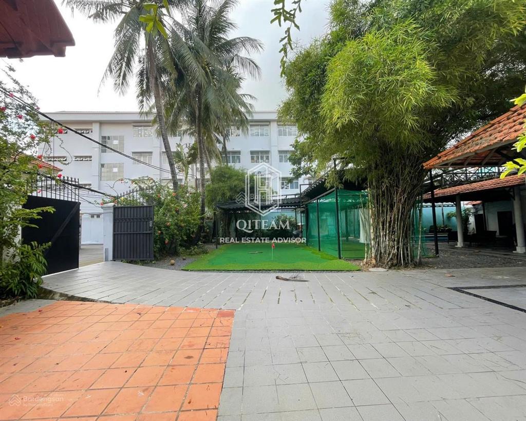 Cho thuê nhà sân vườn khu thảo điền, quận 2 (30x32m  hơn 1000m2 sử dụng)
