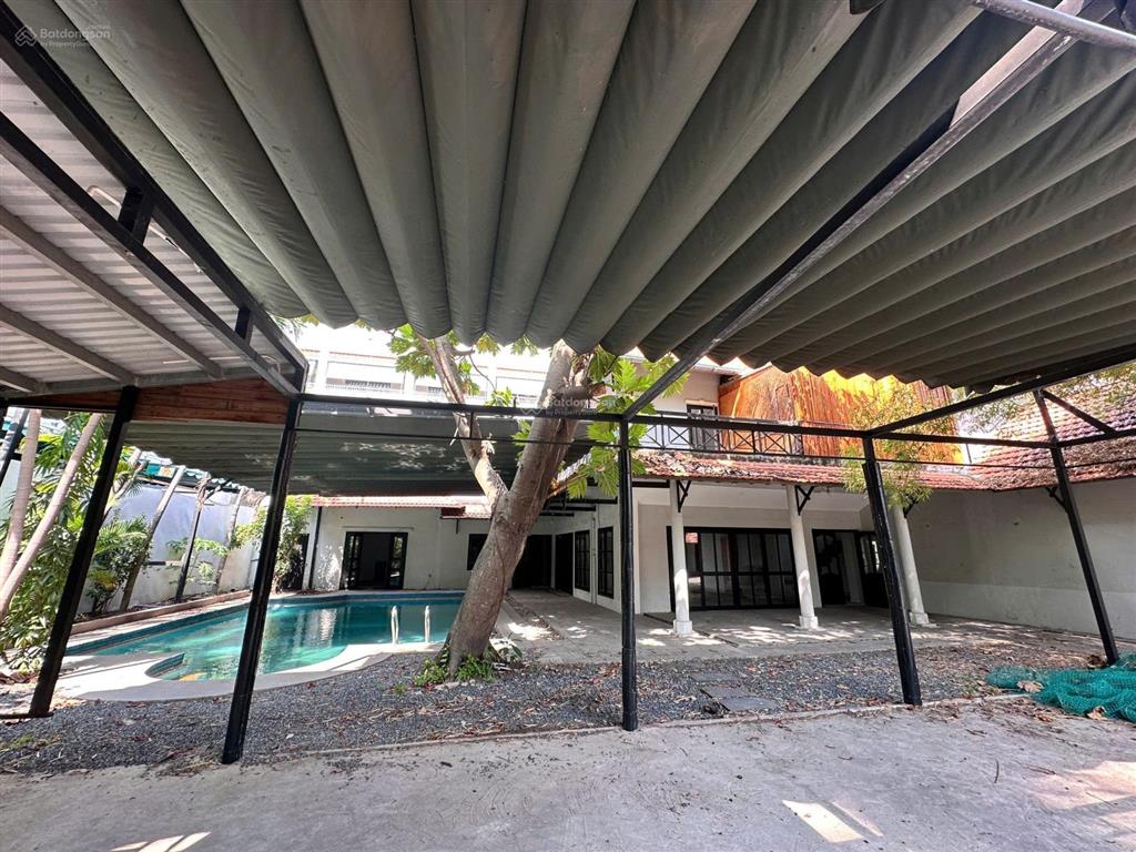 Cho thuê nhà sân vườn khu thảo điền, quận 2 (30x32m  hơn 1000m2 sử dụng)