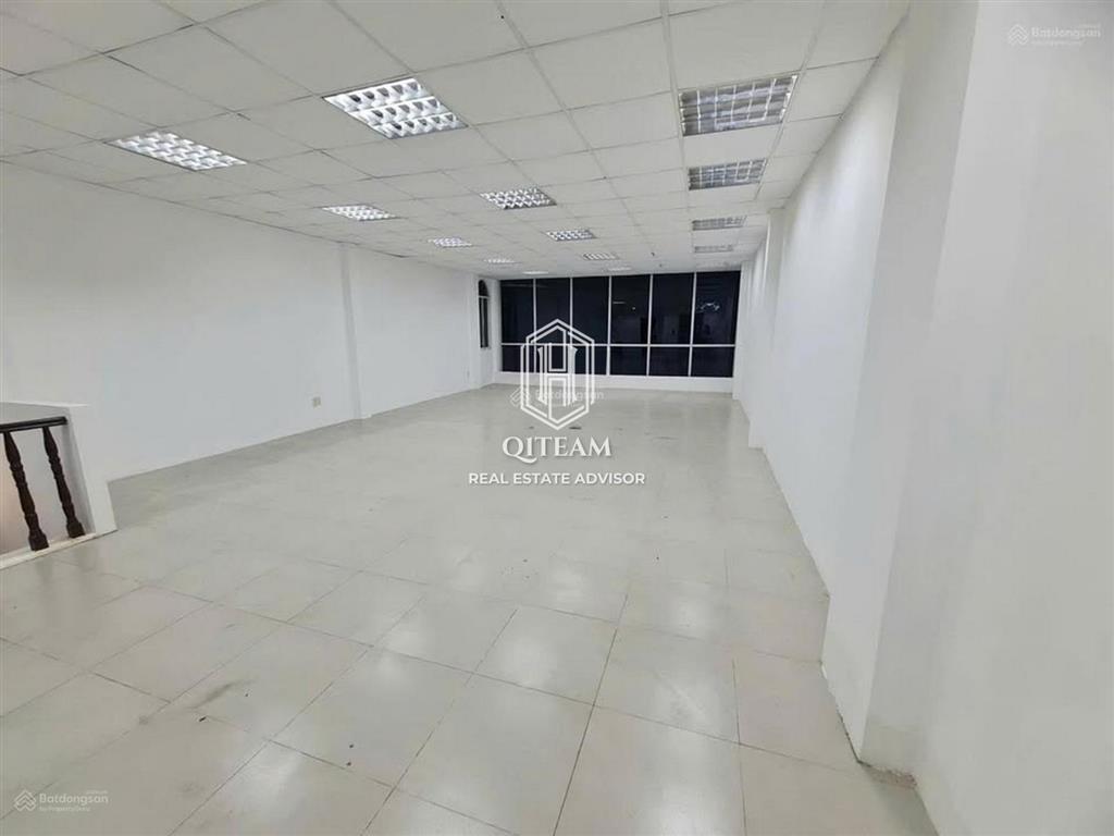 Tòa nhà nguyễn trãi (đoạn đẹp) 7 tầng trống suốt có thang máy