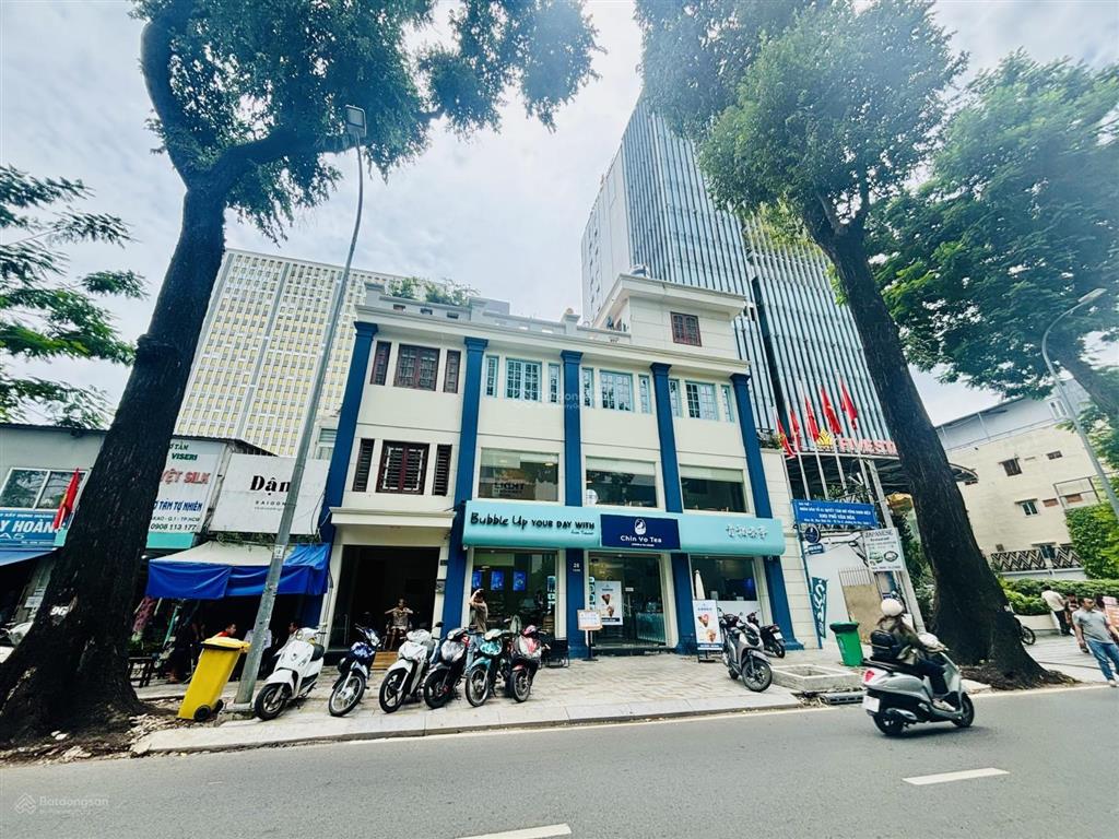 Cho thuê nhà  28ter mạc đỉnh chi, đa kao, quận 1  ngang 12m (180m2 sử dụng)