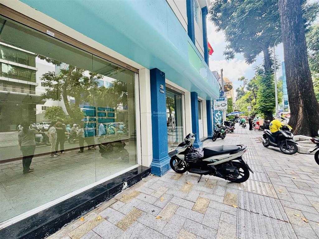 Cho thuê nhà  28ter mạc đỉnh chi, đa kao, quận 1  ngang 12m (180m2 sử dụng)