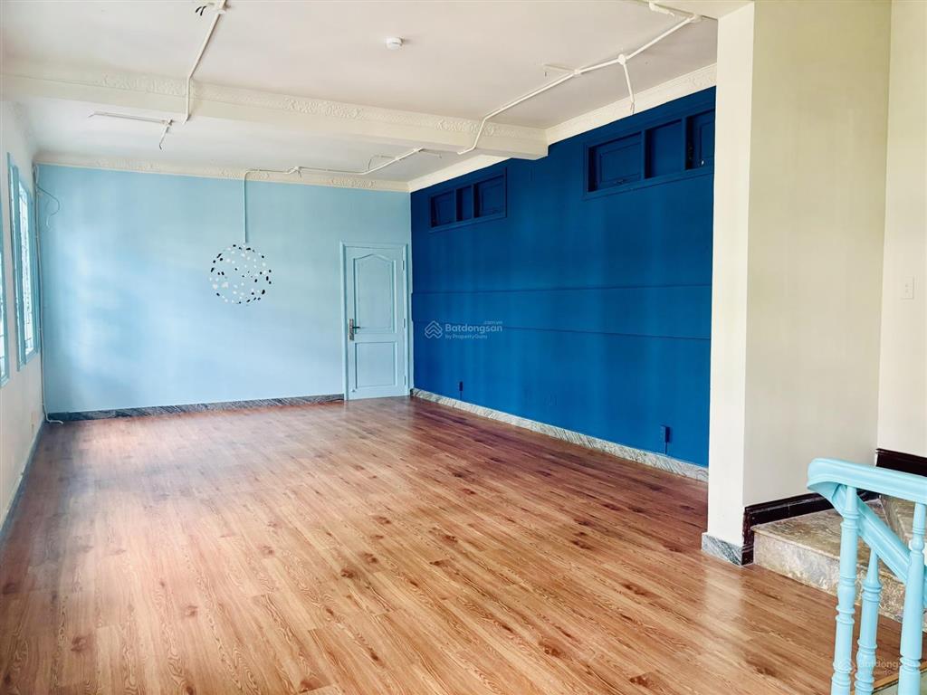 Cho thuê nhà  28ter mạc đỉnh chi, đa kao, quận 1  ngang 12m (180m2 sử dụng)