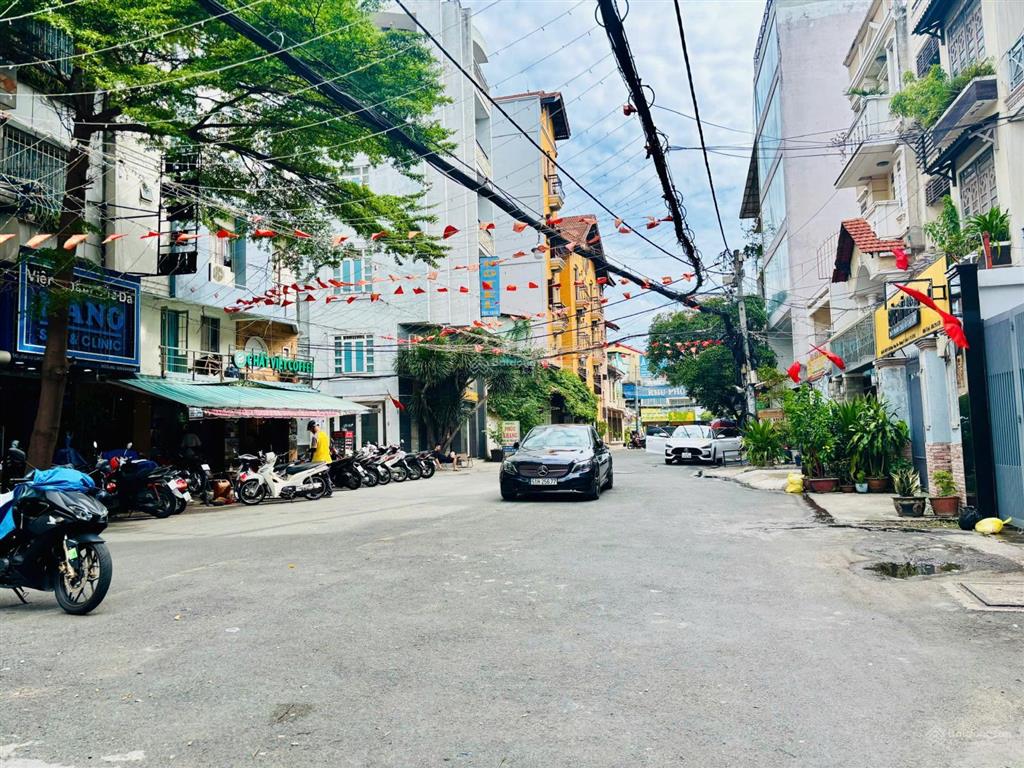 Biệt thự  800m2 sử dụng  quận 3  trệt 2 lầu (sân rộng) nhà mới