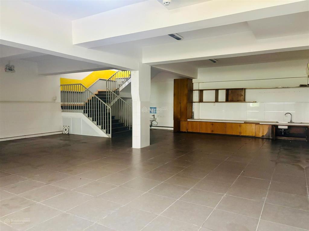 Biệt thự  800m2 sử dụng  quận 3  trệt 2 lầu (sân rộng) nhà mới
