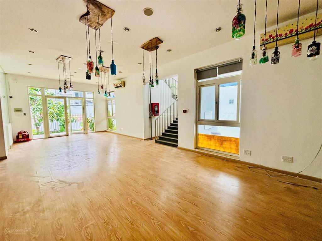 Biệt thự  800m2 sử dụng  quận 3  trệt 2 lầu (sân rộng) nhà mới