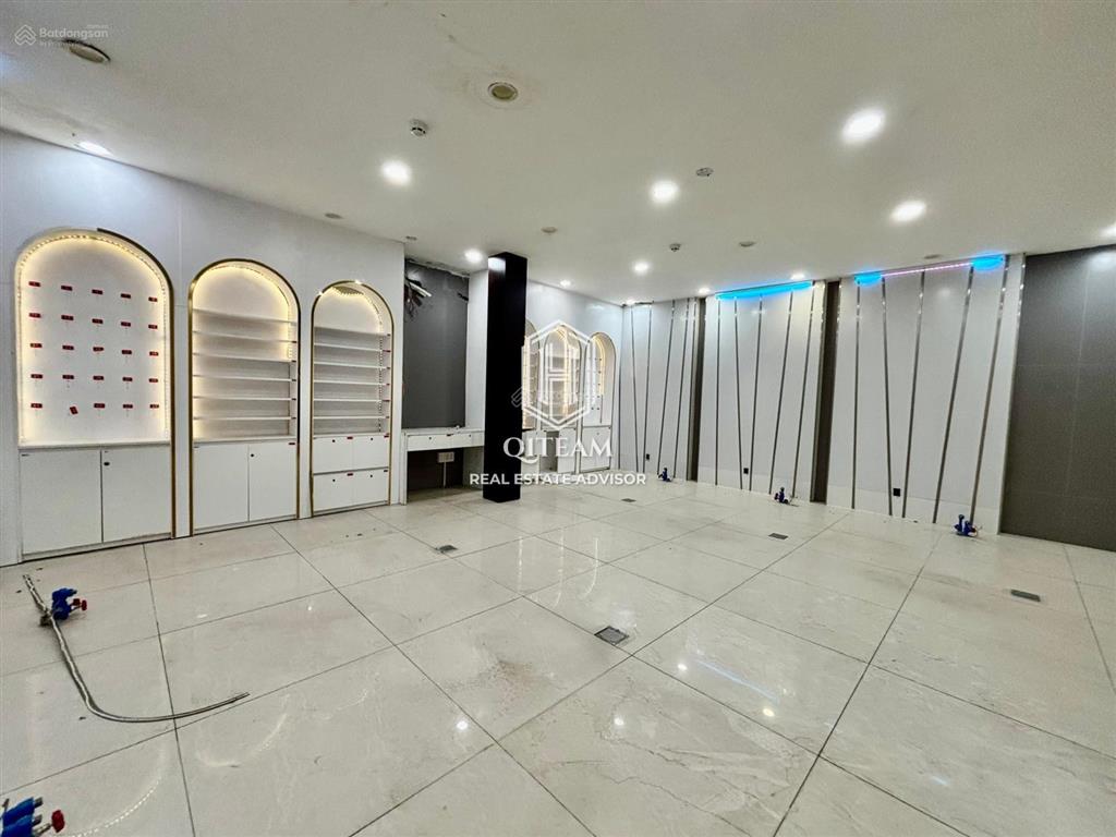 Cho thuê building nguyễn thị minh khai, quận 1  8x20 (hầm 5 tầng  thang máy)