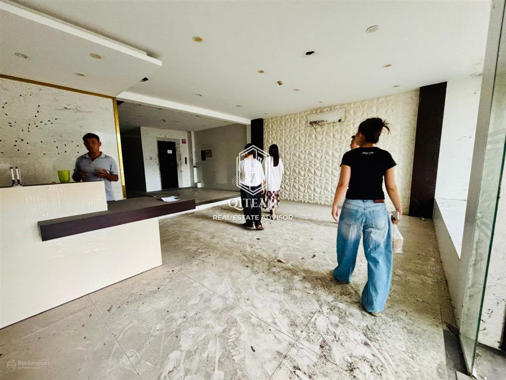Cho thuê building nguyễn thị minh khai, quận 1  8x20 (hầm 5 tầng  thang máy)