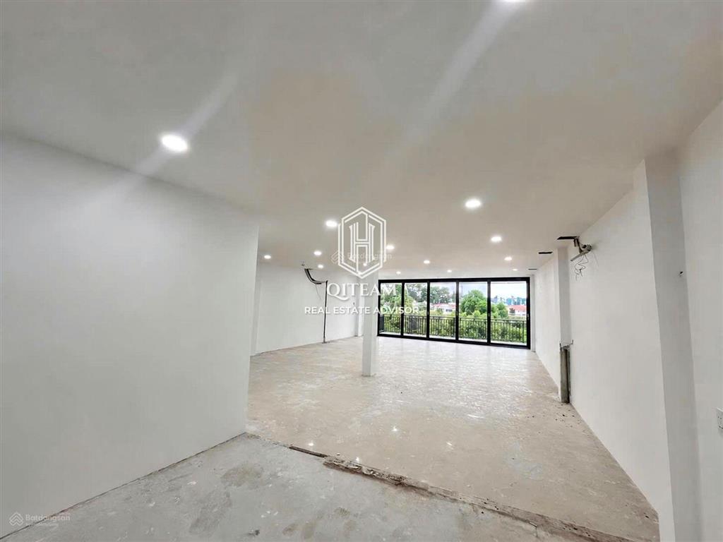 Mt ngô gia tự, quận 10  siêu đẹp (4 tầng  thang máy) mới 100%