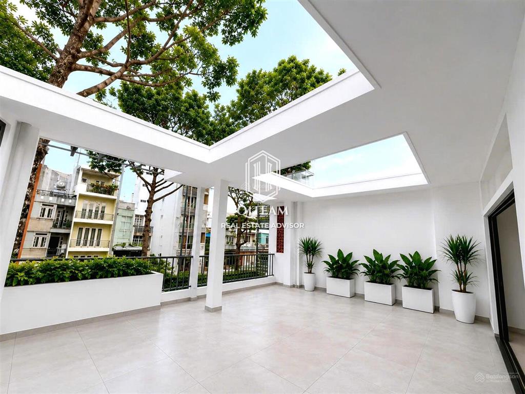 Mt ngô gia tự, quận 10  siêu đẹp (4 tầng  thang máy) mới 100%