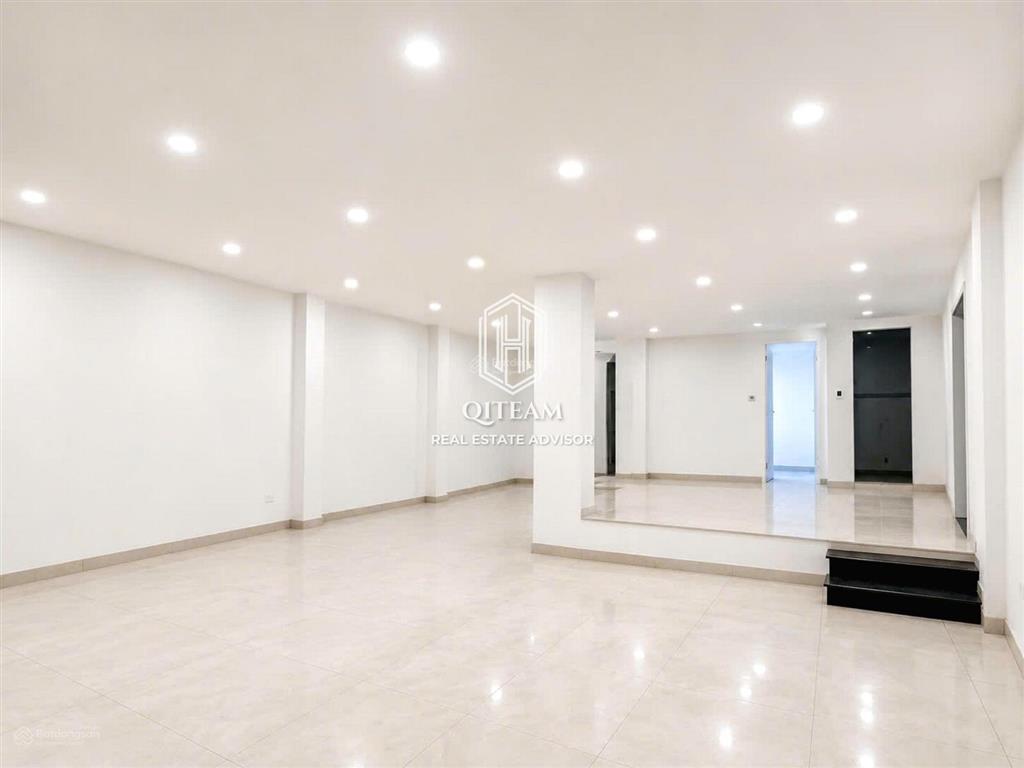 Mt ngô gia tự, quận 10  siêu đẹp (4 tầng  thang máy) mới 100%