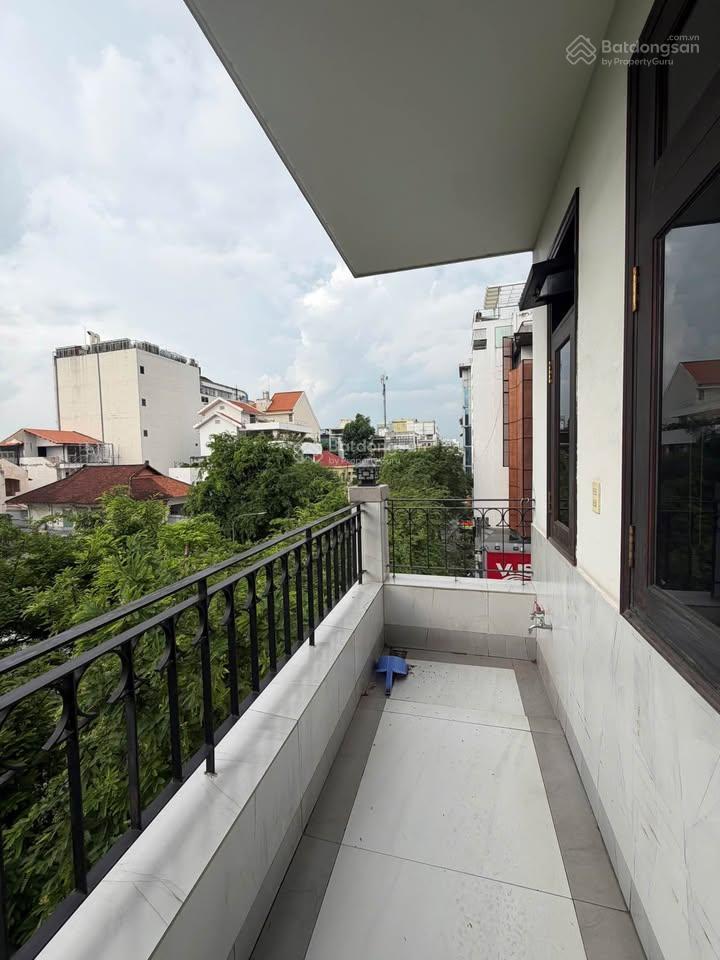 Ngang 9m  mt 211 nguyễn văn thủ, quận 1  (4 tầng có thang máy)