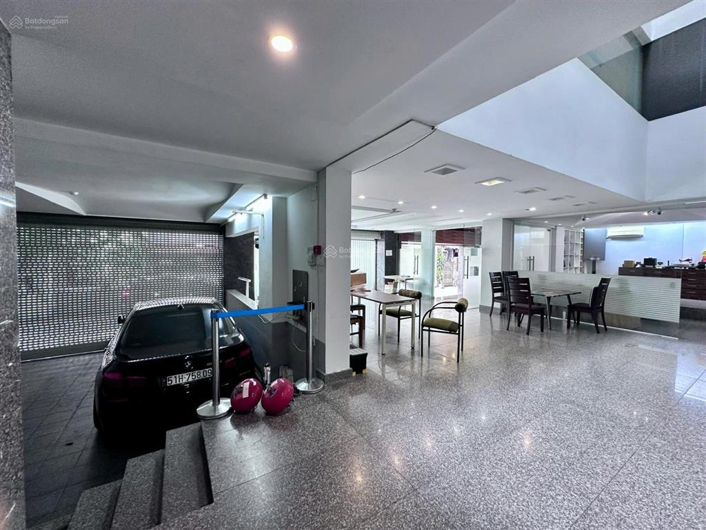 Cho thuê tòa nhà vp (1550m2 sử dụng)  cách mạng tháng 8, q3  h7t (thang máy)