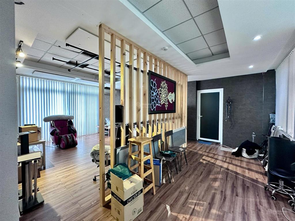 Cho thuê tòa nhà vp (1550m2 sử dụng)  cách mạng tháng 8, q3  h7t (thang máy)