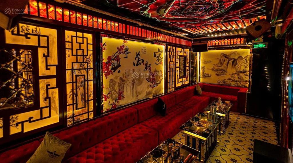 Tòa nhà karaoke nguyễn trãi, quận 1 (15 phòng lớn karaoke  thang máy  pccc)