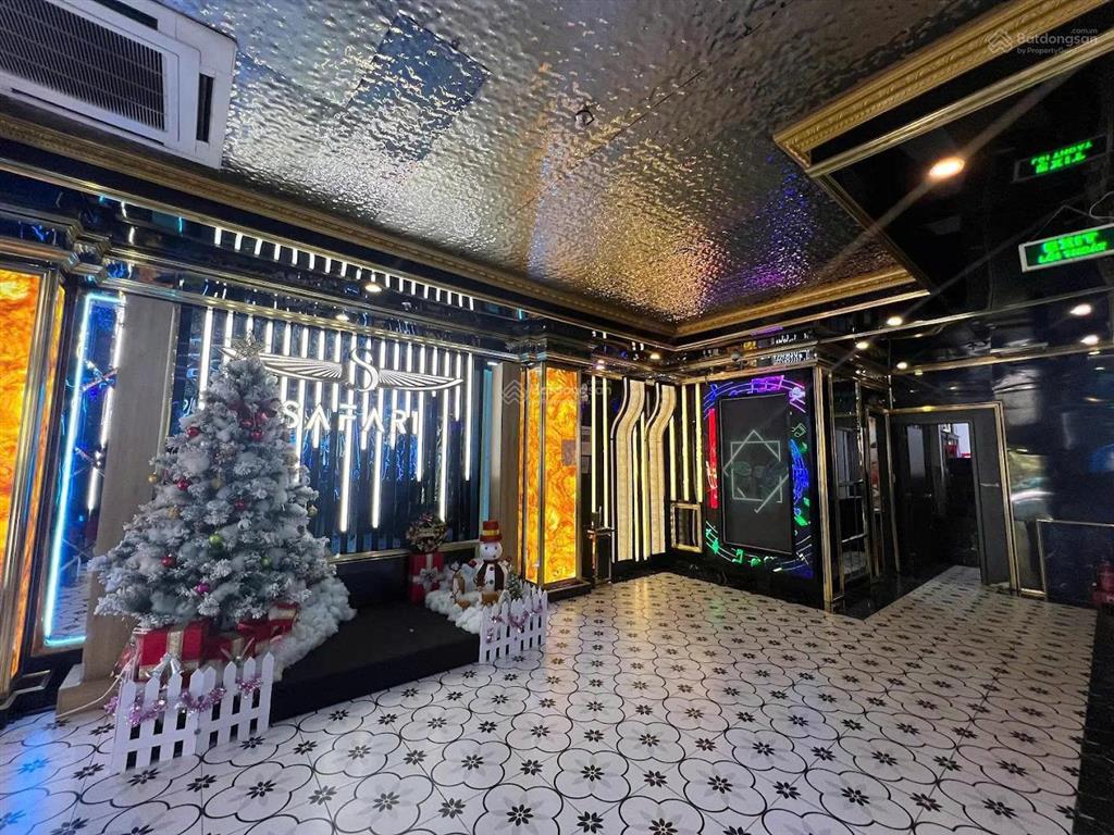 Tòa nhà karaoke nguyễn trãi, quận 1 (15 phòng lớn karaoke  thang máy  pccc)
