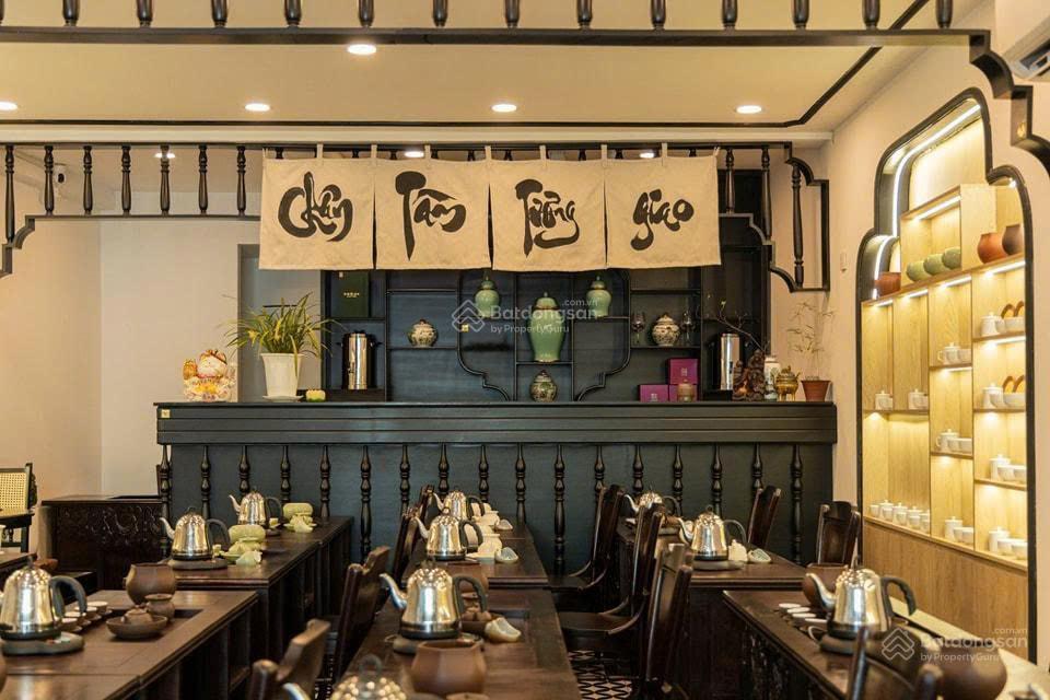 Cho thuê nhà  ngay trần hưng đạo, quận 1  8x12m (trệt 3 lầu)