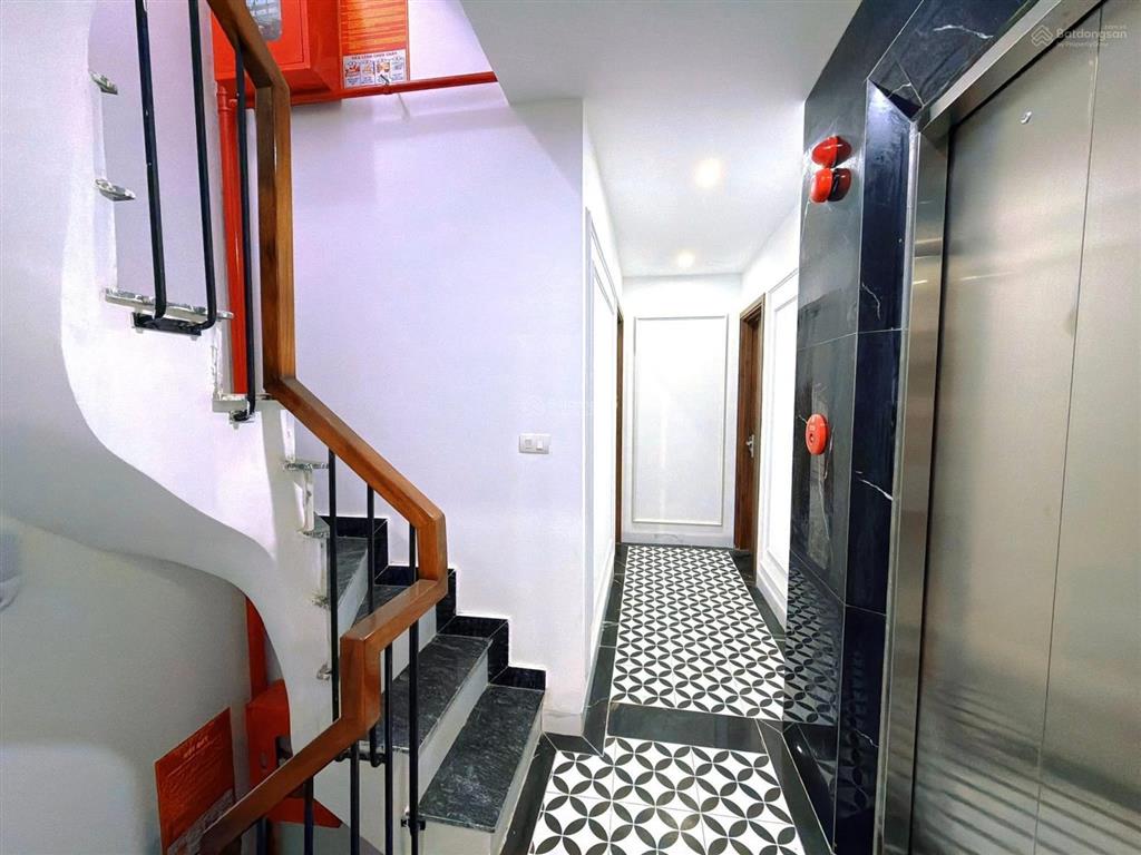 190tr/m2 ccmn đại la 6t thang máy 14pk, 20m ra ô tô tránh, full nội thất, gần bách kinh xây