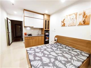 Tòa chdv trần khát chân, 6t thang máy, 10 pkk full nội thất, ngõ thông gần phố, 550tr/năm