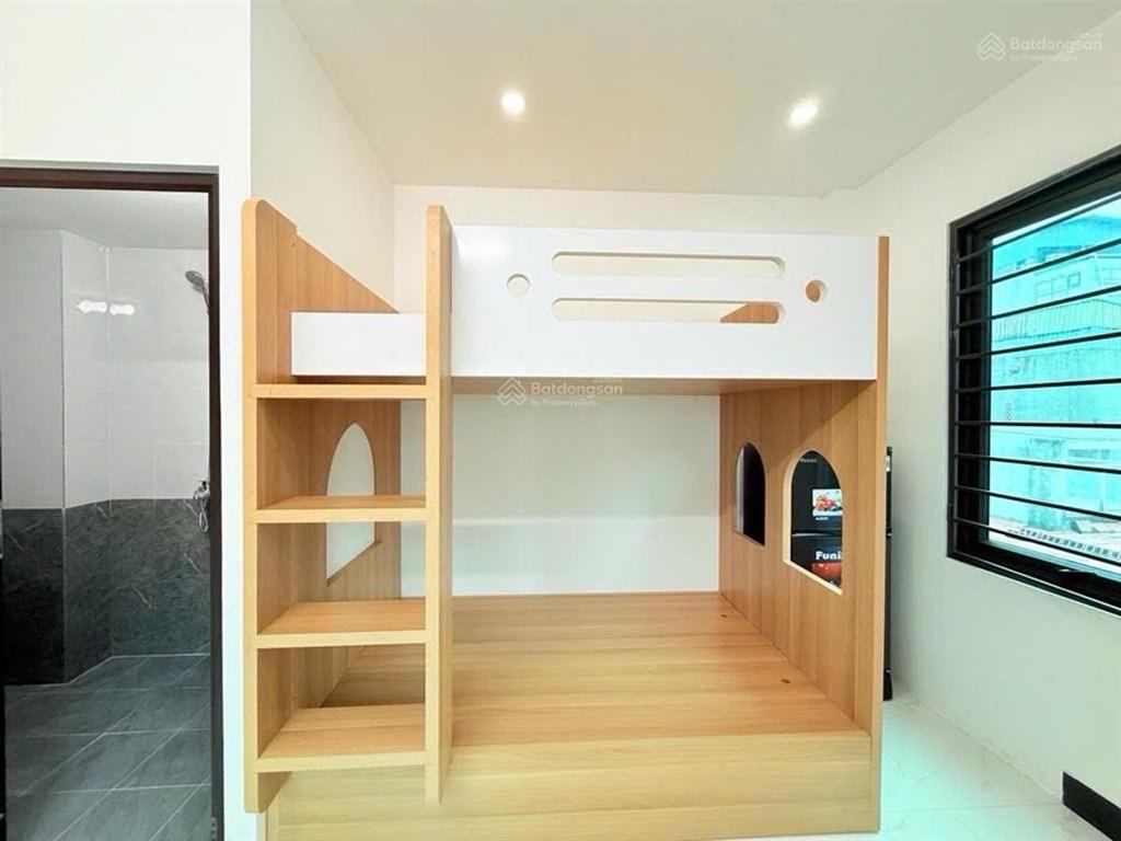Tòa chdv lê thanh nghị, 6t thang máy 2 thoáng, 15m ra ô tô, 12pkk full nội thất, 700tr/th pccc đủ