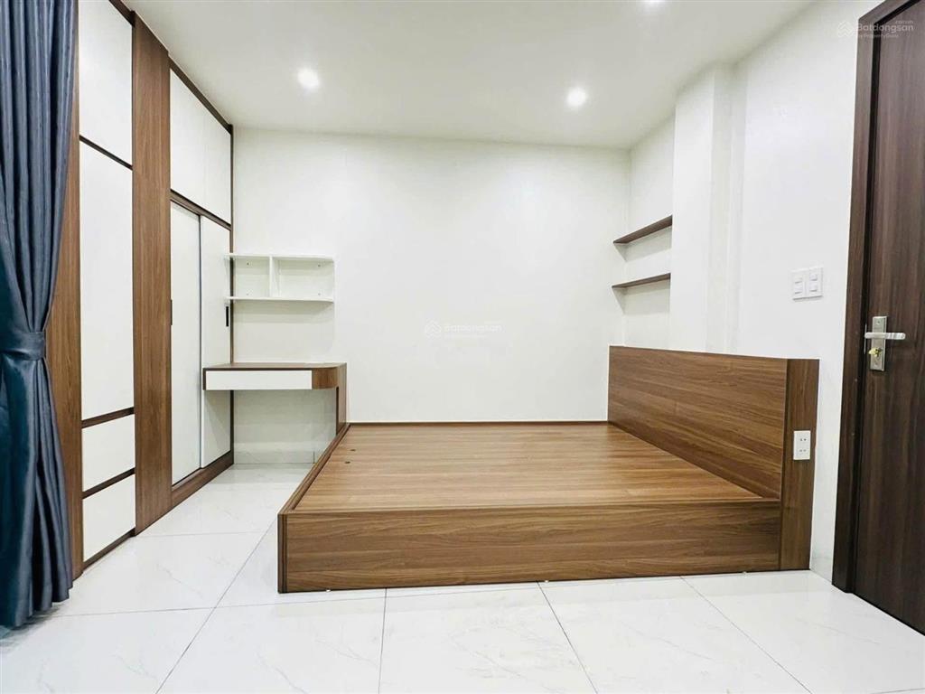 Chdv tạ quang bửu, 15m ra ô tô, 6t thang máy, 12 pkk full đồ, 2 thoáng trước sau, dt 700tr/năm
